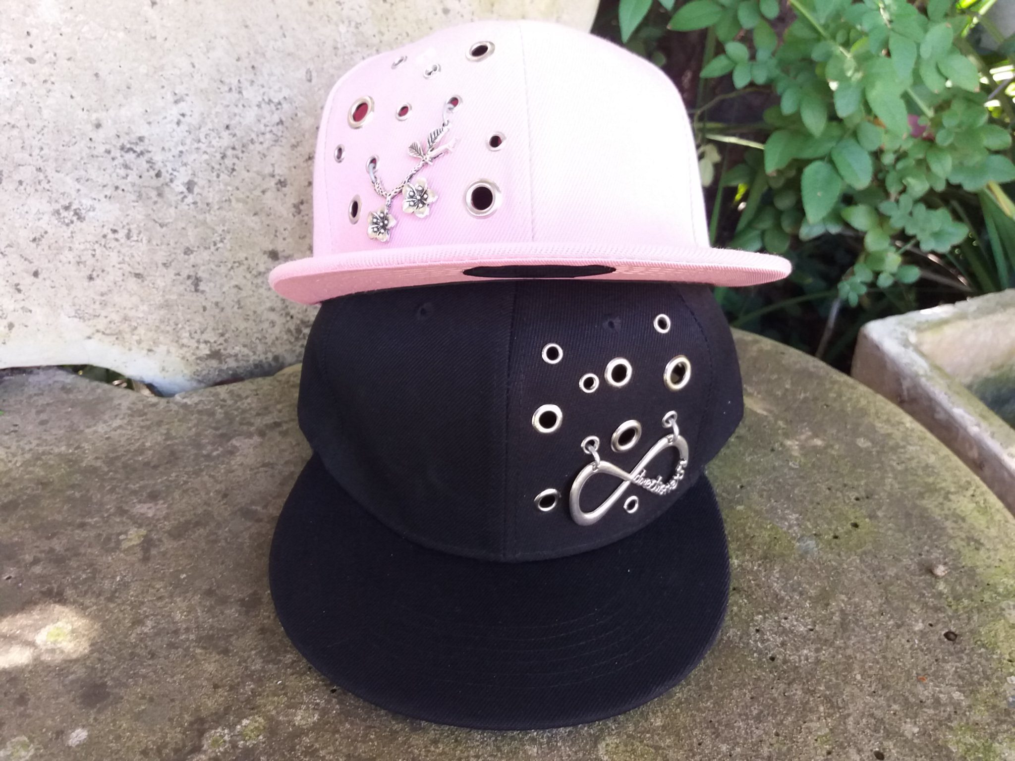 pink-black-his-hers-couple-snapback-cap-set